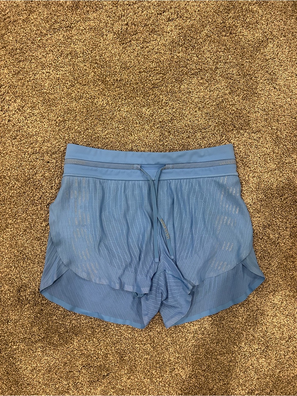 lululemon fast and free airflow mid-rise running short. size 6.